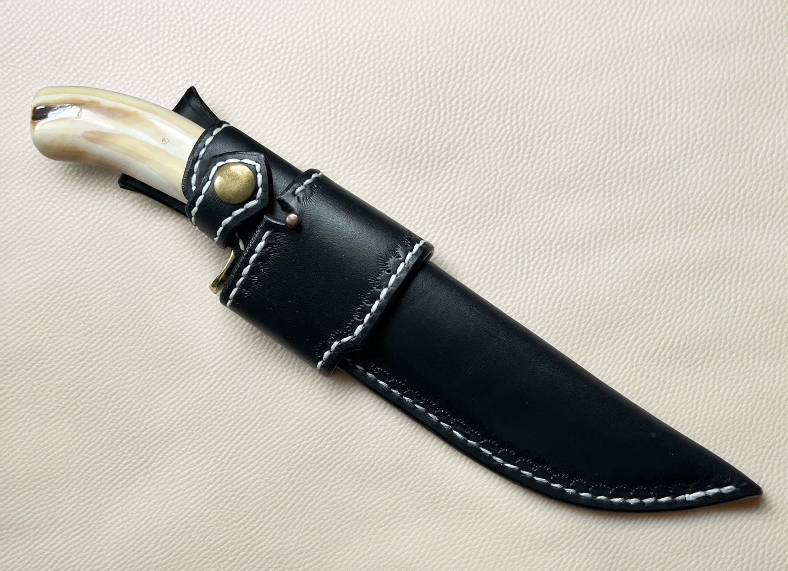 Étui cuir pour couteau fixe avec passant amovible